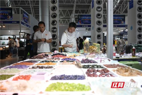 组图 珠光宝气 各类精品宝玉石令人目不暇接